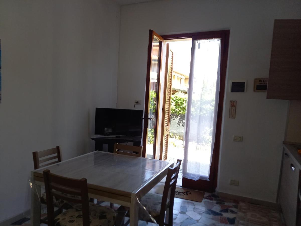 Bilocale Climatizzato A 850M Dalla Spiaggia Casa Katia Marina di Massa Extérieur photo