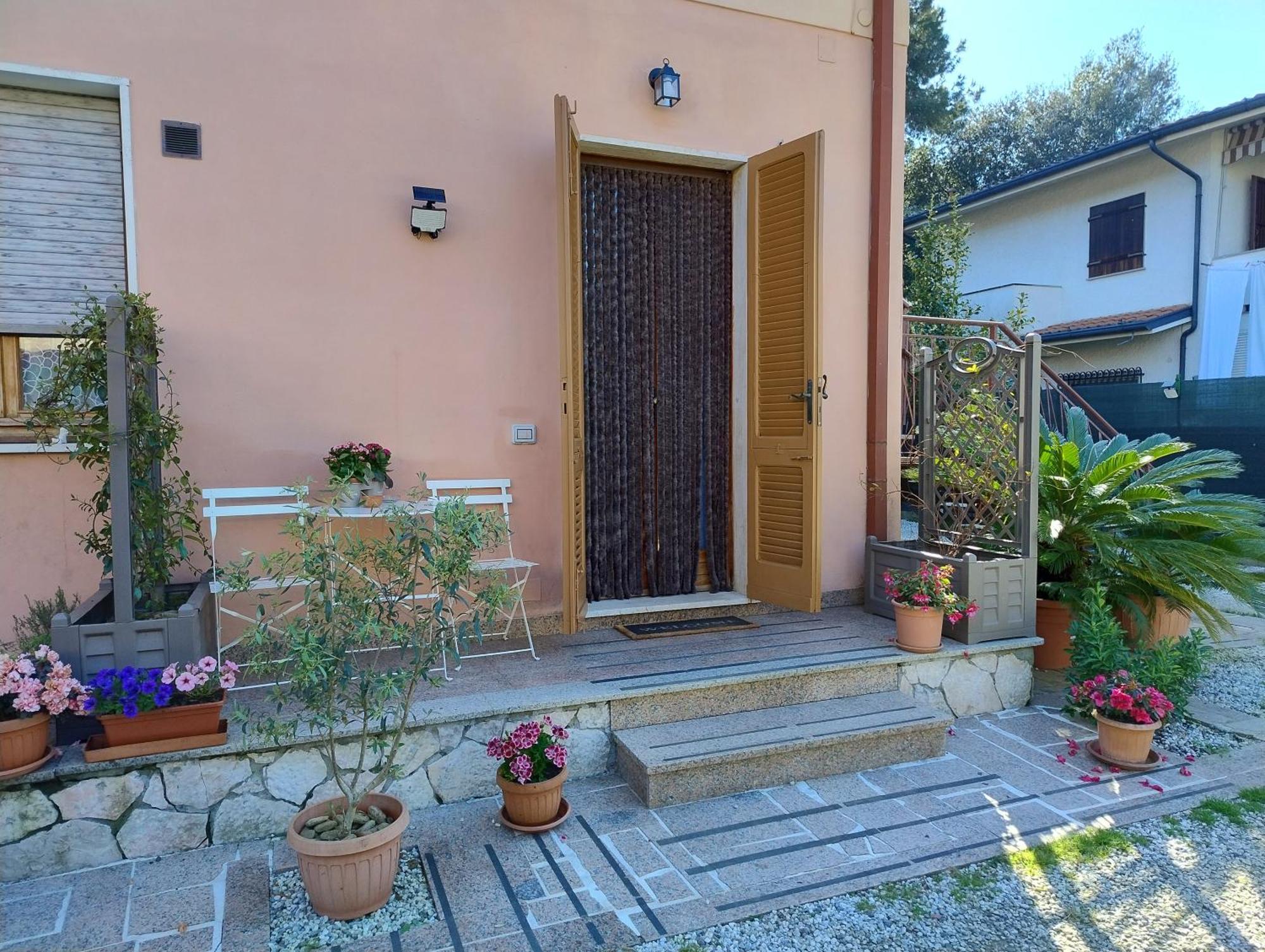 Bilocale Climatizzato A 850M Dalla Spiaggia Casa Katia Marina di Massa Extérieur photo